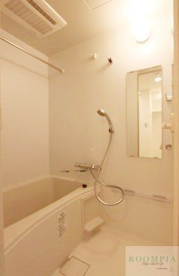 バス・シャワールーム　※同タイプの別のお部屋です。