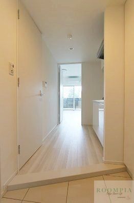 玄関　※同タイプの別のお部屋です。