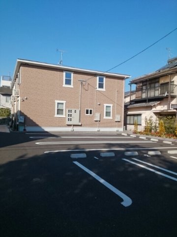 駐車場　【シャラ】