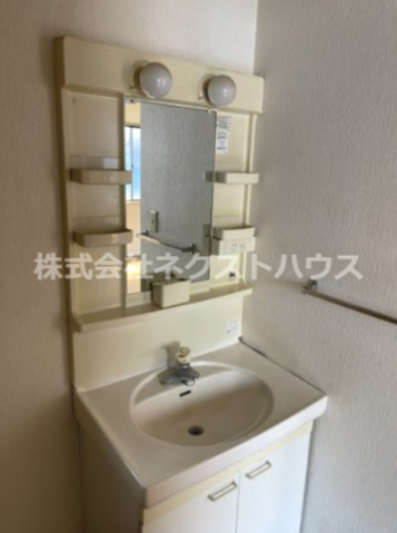 洗面設備　別部屋参考写真です