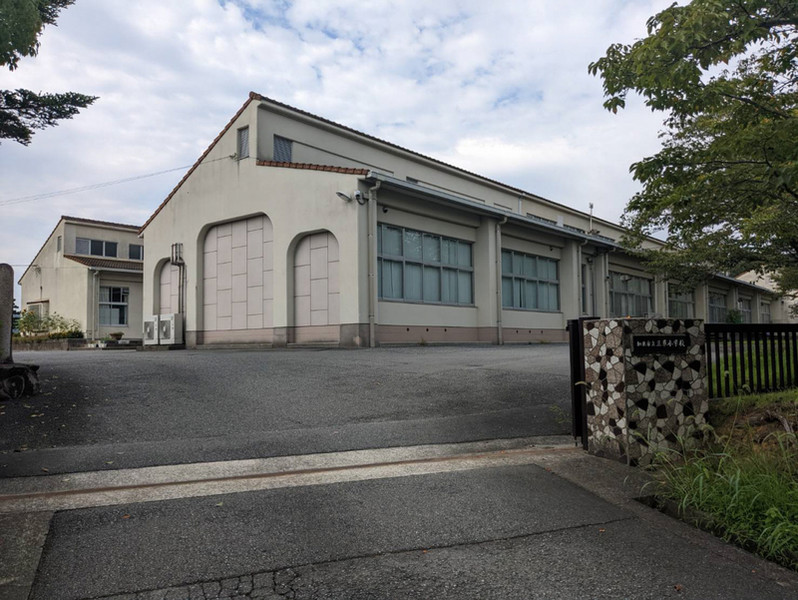 小学校　三草小学校（小学校）まで532m