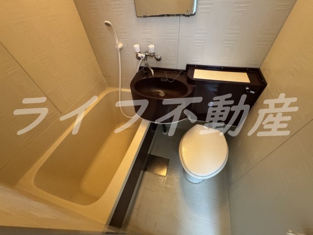 バス・シャワールーム　落ち着いた空間のお風呂です