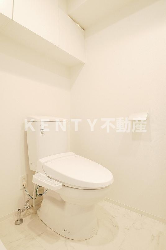 トイレ　落ち着いた色調のトイレです