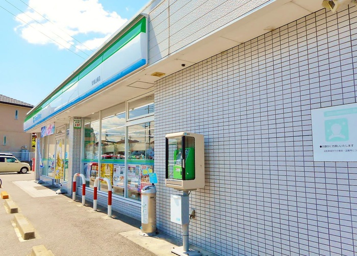 コンビニ　ファミリーマート（コンビニ）まで271m