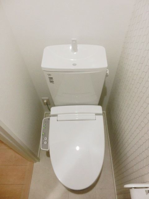 トイレ　温水洗浄機能付きトイレ