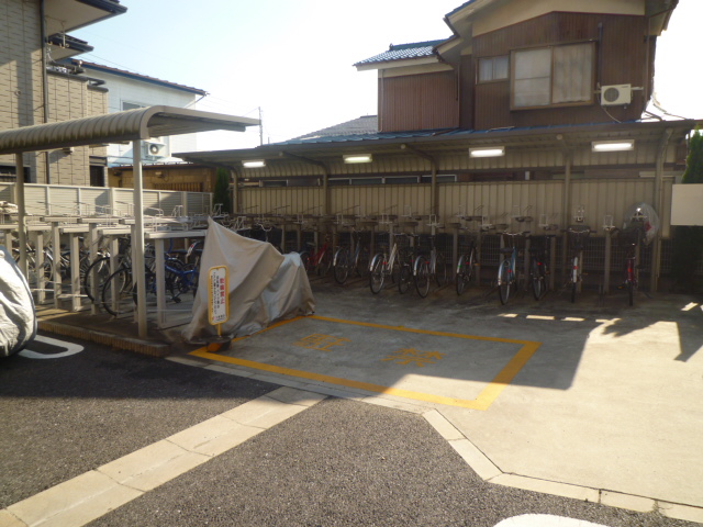 その他共有部分　大型駐輪場　バイク駐車も・・・