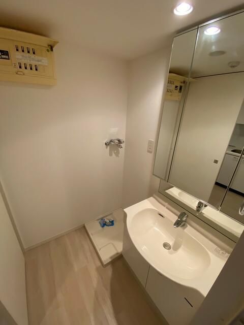 洗面設備　※別部屋の参考写真です。