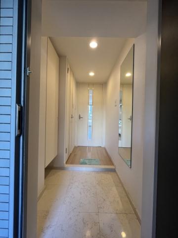 玄関　※別部屋の参考写真です。