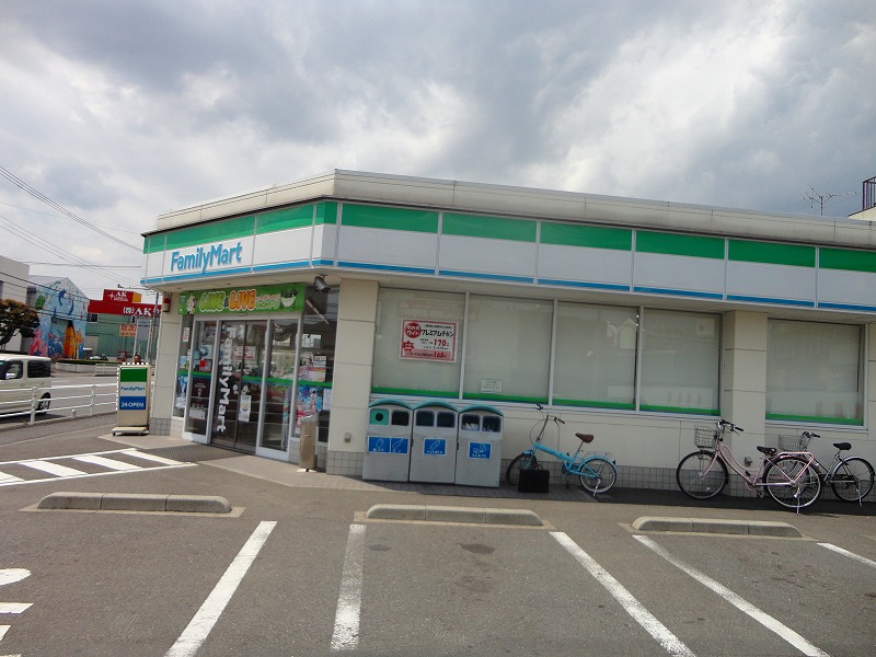 コンビニ　ファミリーマート（コンビニ）まで508m