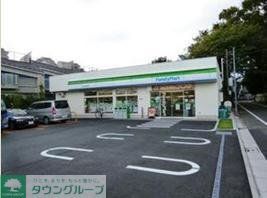 コンビニ　ファミリーマー（コンビニ）まで1100m
