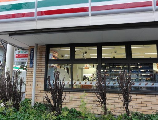 コンビニ　セブンイレブン・北区神谷３丁目店（コンビニ）まで367m
