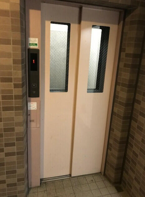 都営浅草線 三田駅 徒歩9分 5階建 築30年の外観写真