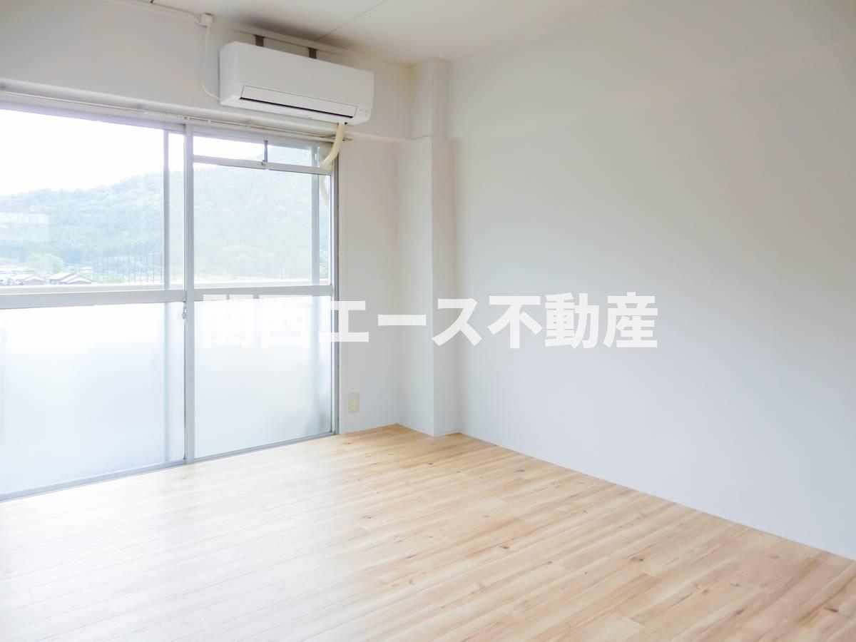 ビレッジハウス鳥居本の居間写真