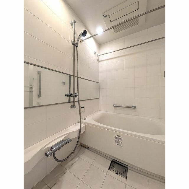 バス・シャワールーム　コンパクトで使いやすいお風呂です