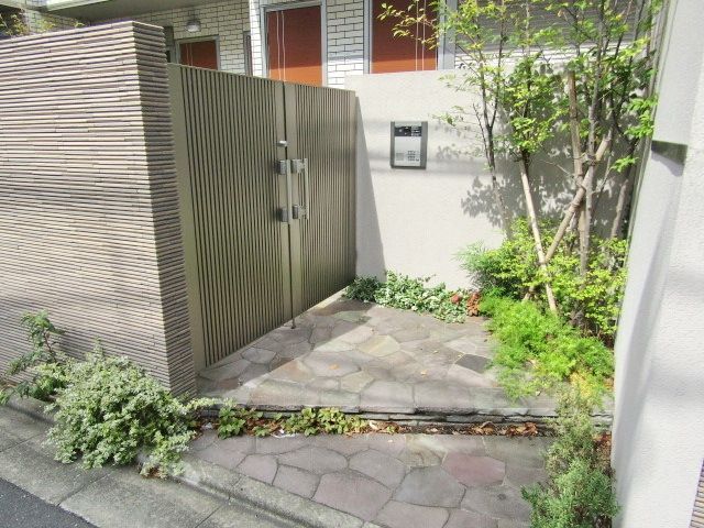 エントランス　★オートロック★