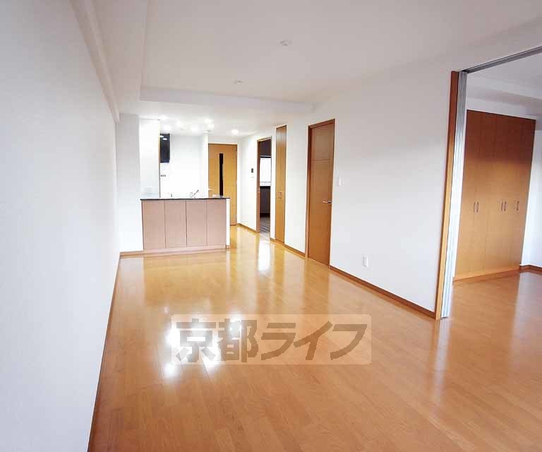 リーガル京都聖護院の居間写真