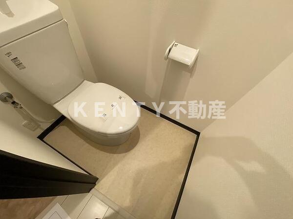 トイレ　落ち着いた色調のトイレです