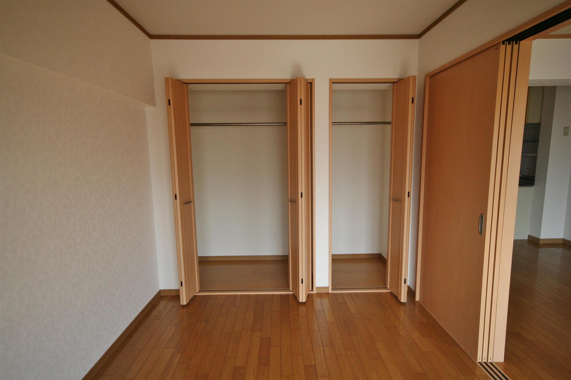 天神ビルの居間写真