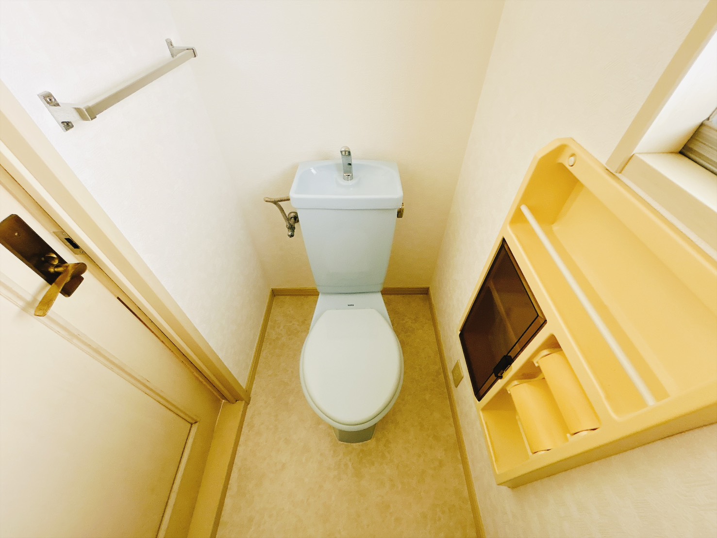 ＪＲ阪和線 熊取駅 徒歩33分 2階建 築36年のトイレ写真