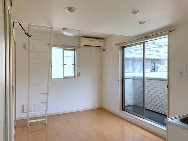 その他部屋・スペース　開放的な寝室です