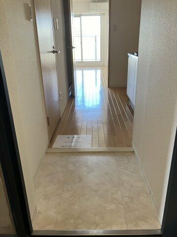 玄関　※別部屋の参考写真です。