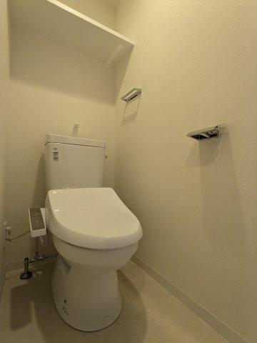 ケイディーエックスレジデンス原木中山のトイレ写真