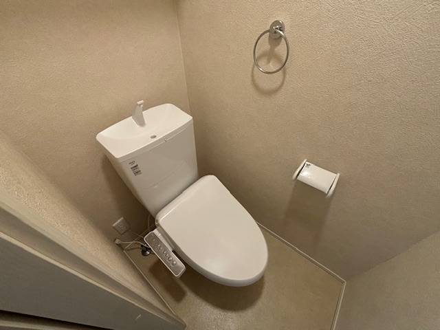 仙台市地下鉄東西線 六丁の目駅 徒歩9分 3階建 築4年のトイレ写真