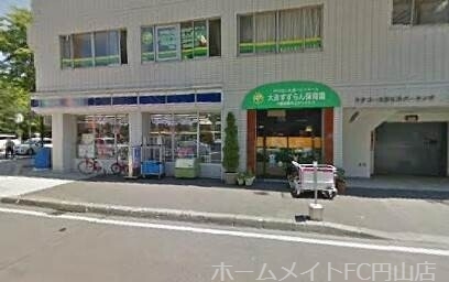 コンビニ　ローソン札幌大通西店（コンビニ）まで111m