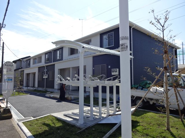 小田急江ノ島線 湘南台駅 バス乗車時間：16分 最寄りバス停で下車 徒歩1分 2階建 築12年の外観写真
