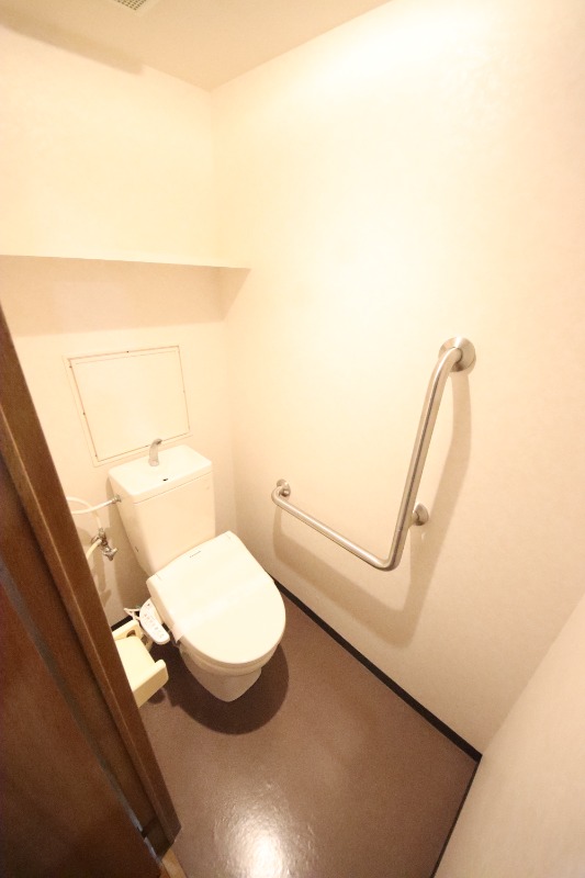 阪急神戸線 西宮北口駅 徒歩16分 3階建 築29年のトイレ写真