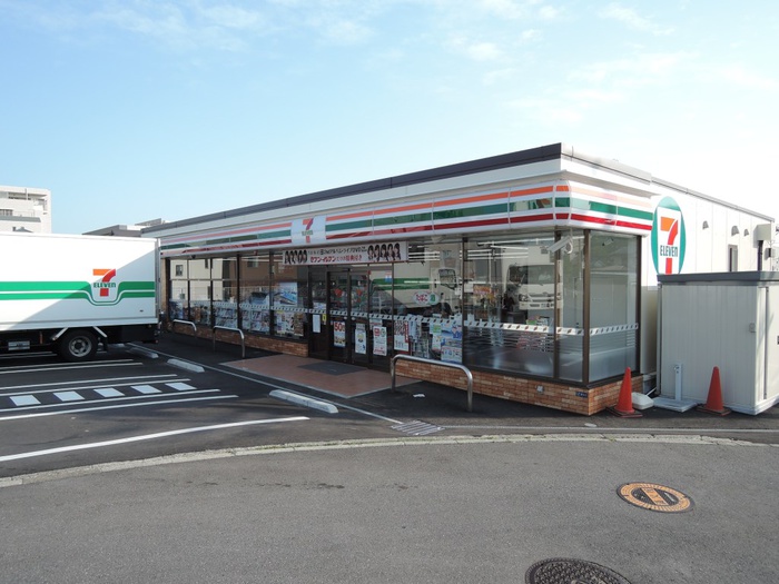 コンビニ　セブンイレブン笠間3丁目店（コンビニ）まで500m