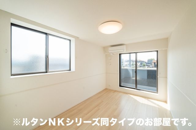 ＪＲ東海道本線 藤枝駅 バス乗車時間：8分 最寄りバス停で下車 徒歩3分 2階建 新築の居間写真