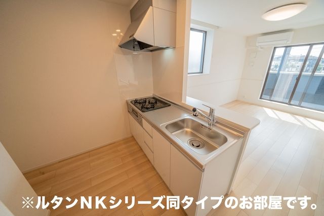 ＪＲ東海道本線 藤枝駅 バス乗車時間：8分 最寄りバス停で下車 徒歩3分 2階建 新築のキッチン写真