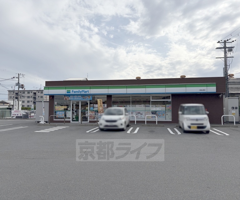 コンビニ　ファミリーマート 久御山森店（コンビニ）まで230m