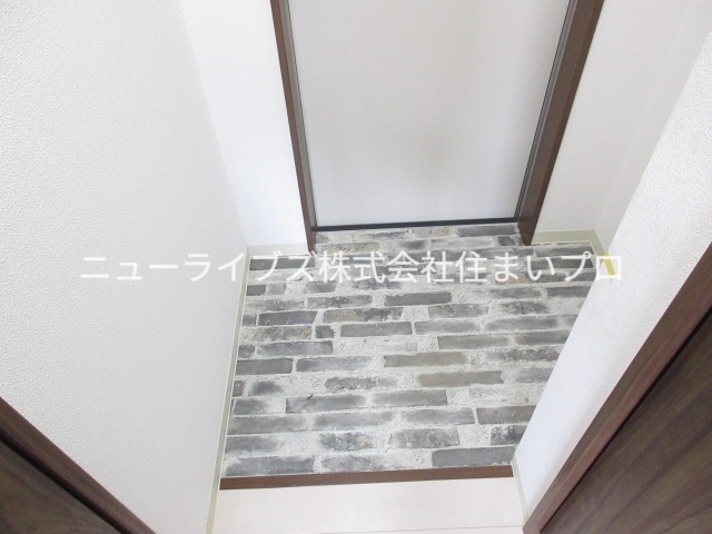 京阪本線 萱島駅 徒歩10分 3階建 築8年の玄関写真