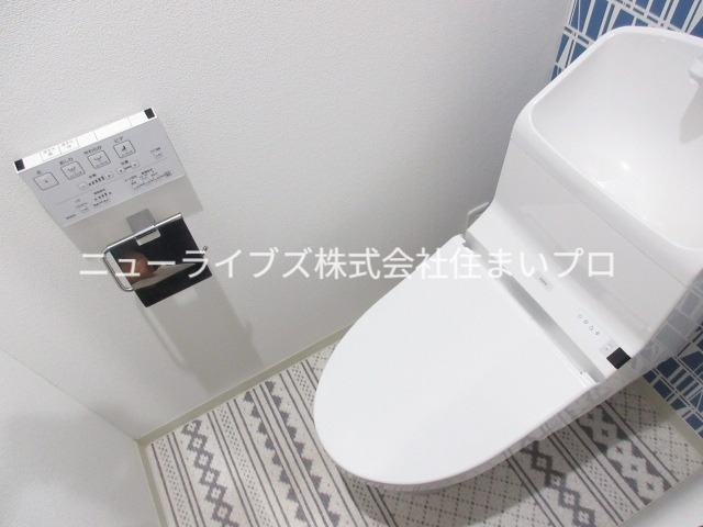 京阪本線 萱島駅 徒歩10分 3階建 築8年のトイレ写真