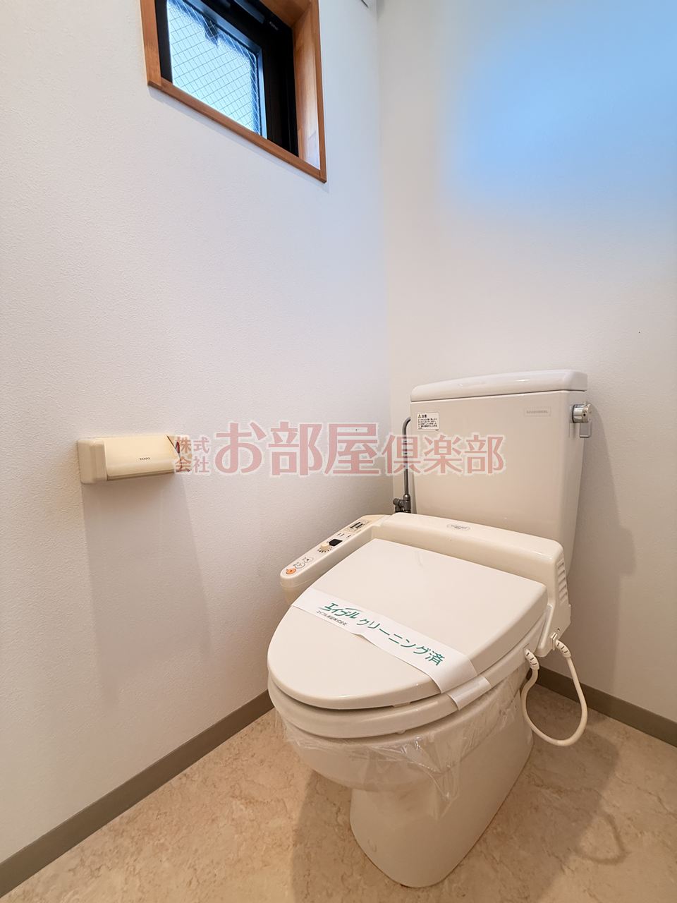 トイレ　落ち着いた色調のトイレです