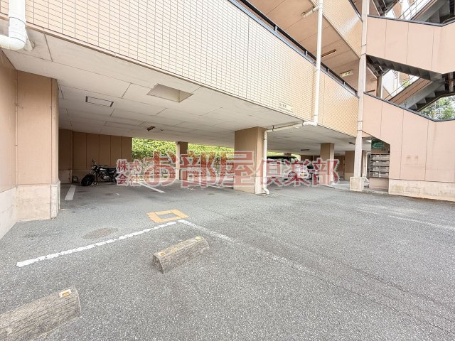 駐車場　車をお持ちの方に嬉しい駐車場付きの物件です