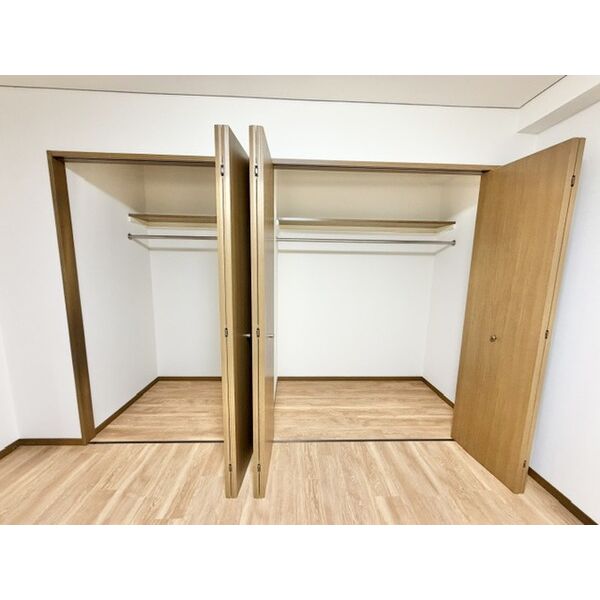 収納　掲載写真は同型の左右反転の部屋を掲載しております。仕様等が異