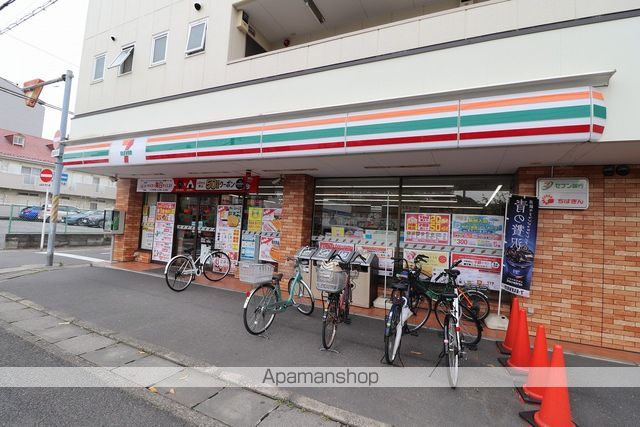 コンビニ　セブンイレブン（コンビニ）まで128m