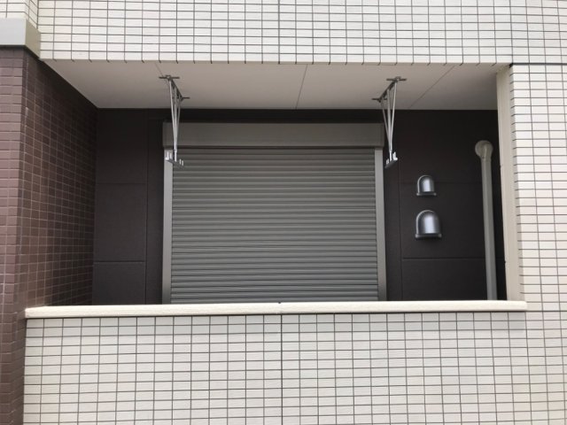 バルコニー　窓シャッター