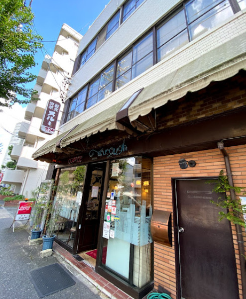 飲食店　スルー（飲食店）まで228m