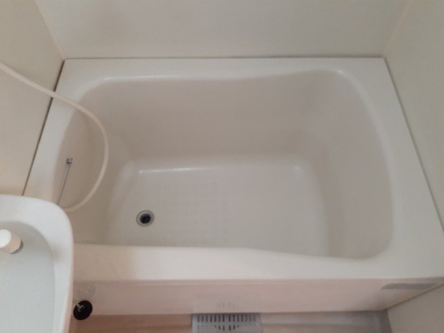 バス・シャワールーム　コンパクトで使いやすいお風呂です
