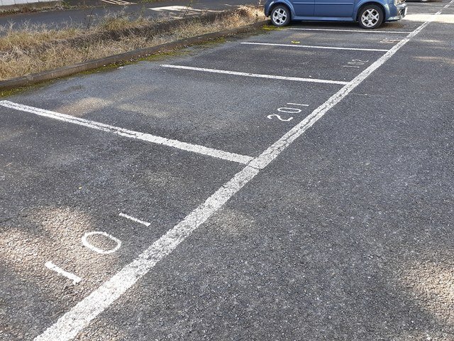 駐車場　駐車場に車を止められます