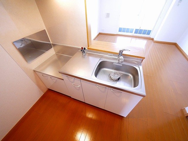 キッチン　コンパクトなキッチンで掃除もラクラク