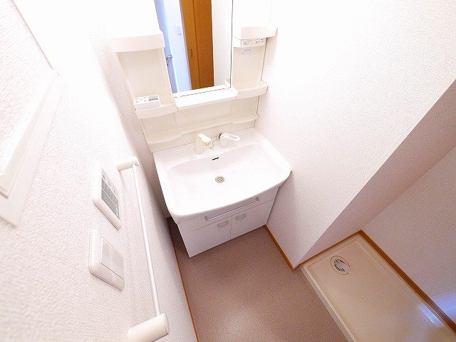 洗面設備　脱衣スペースもあります