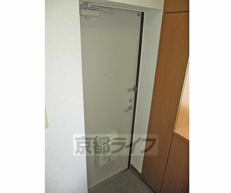 玄関　段差の低い玄関です。