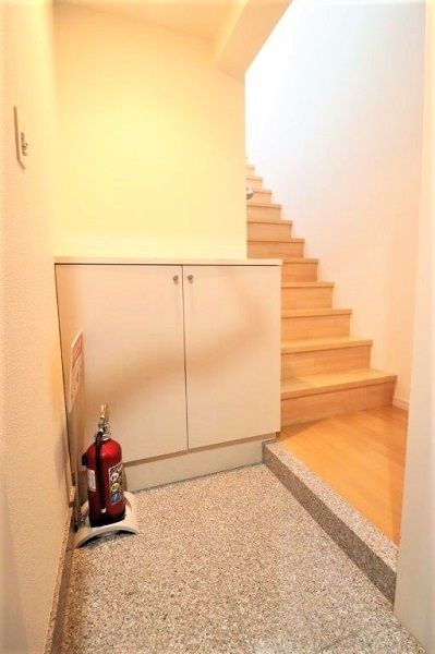 玄関　※反転タイプの写真です