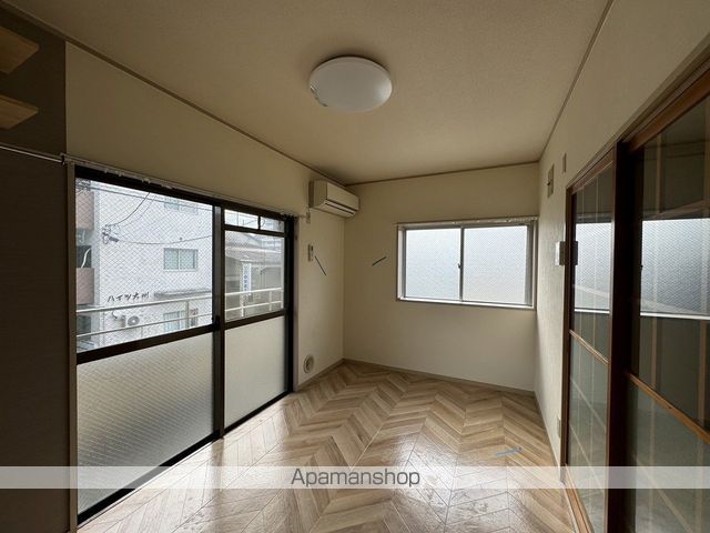 ＪＲ山陽本線 天神川駅 徒歩12分 4階建 築40年の居間写真