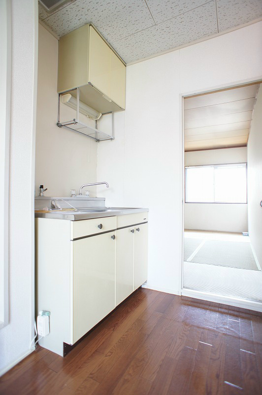 キッチン　上下に収納スペースが充実しているので作業も捗ります。